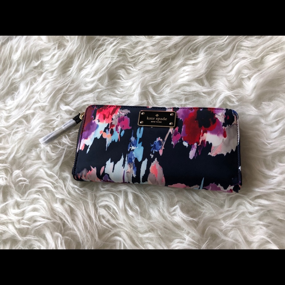 Kate Spade Wallet Blake Avenue Neda Blurry Floral